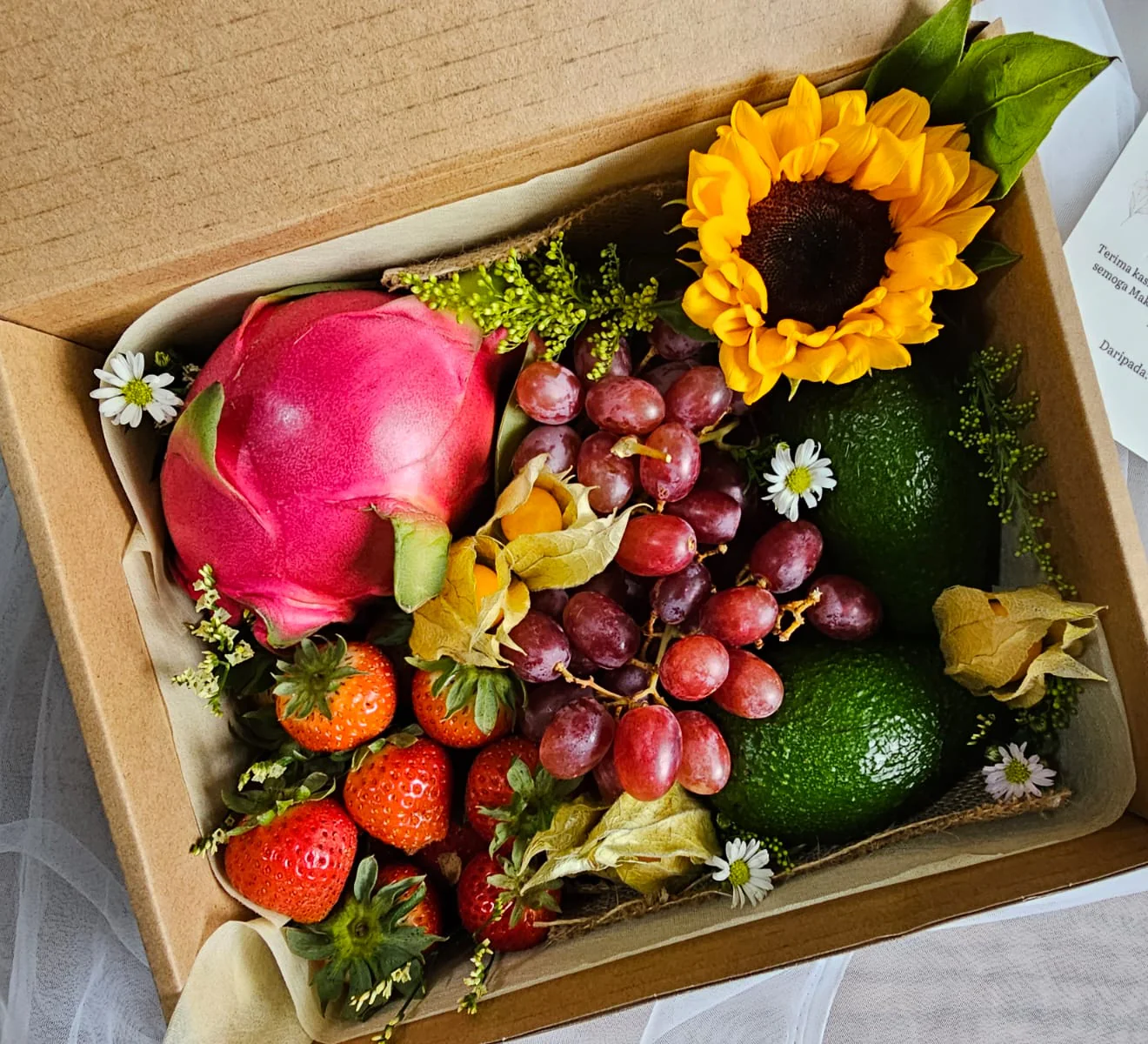Tropical-Love-Fruit-Box-Gifts.webp